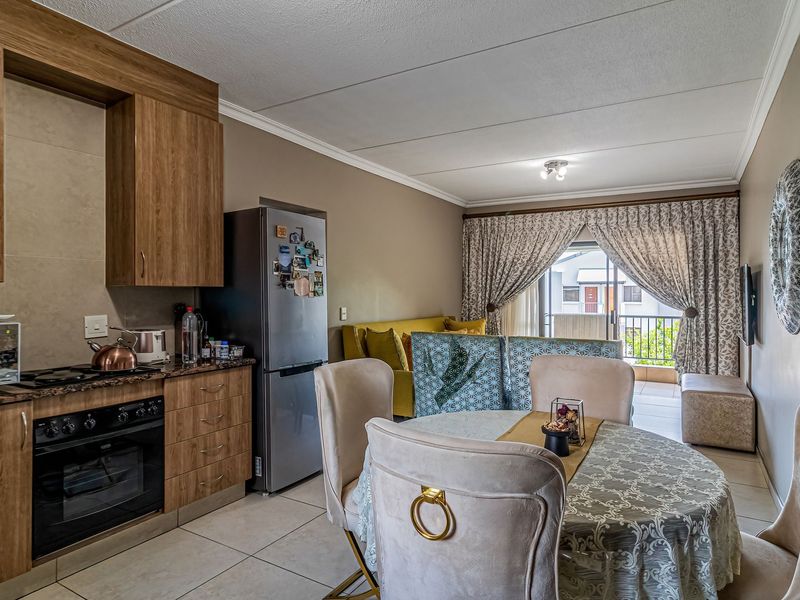 Renovated 1st floor Apartment For Sale in Waterstone Park - Photo 5