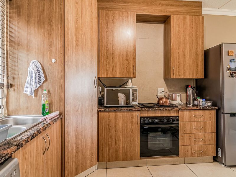 Renovated 1st floor Apartment For Sale in Waterstone Park - Photo 6