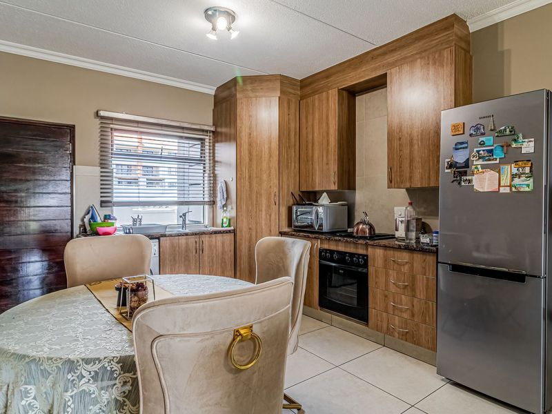 Renovated 1st floor Apartment For Sale in Waterstone Park - Photo 2