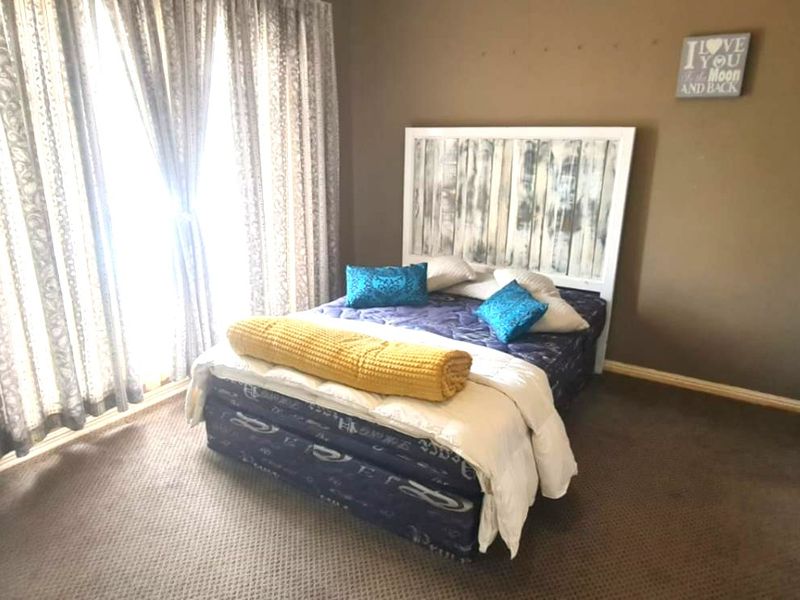 Spacious Home with a Separate Flatlet - Photo 6