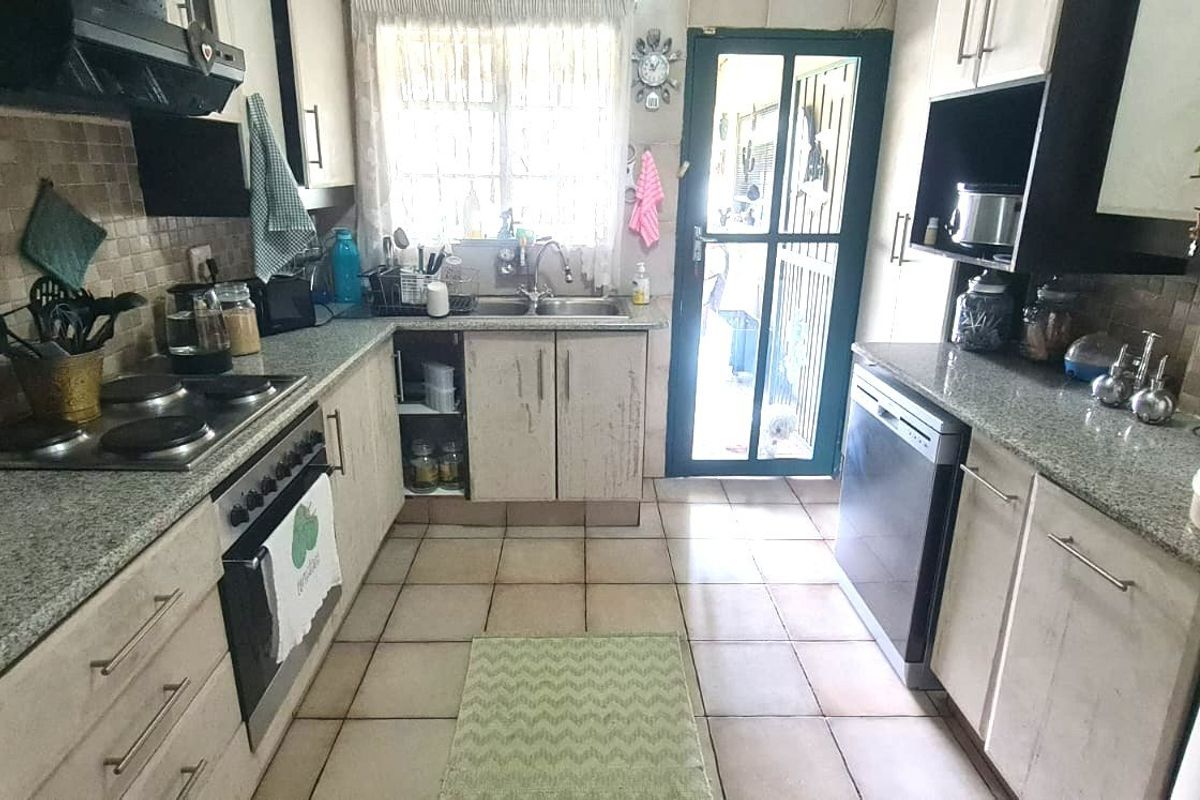 Spacious Home with a Separate Flatlet - Photo 2