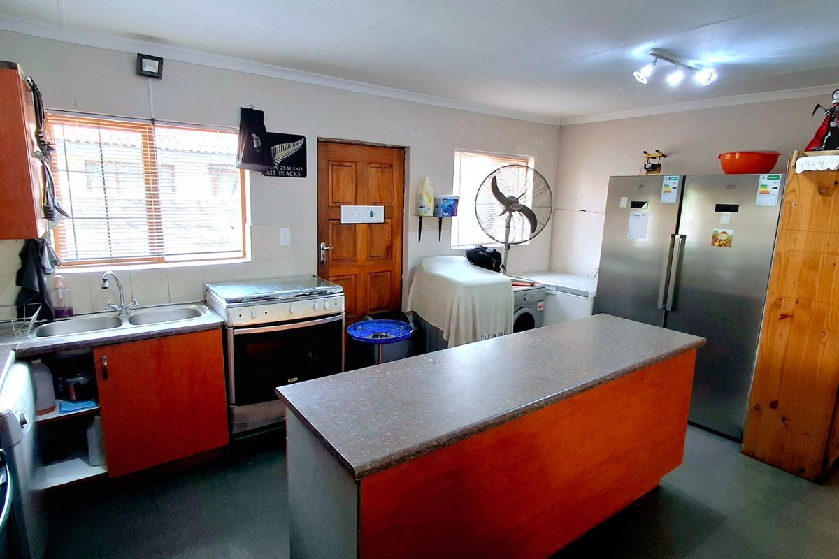 3-Bedroom, 2-Bathroom Townhouse Located in a Popular Security Complex in Vaalpark - Photo 5