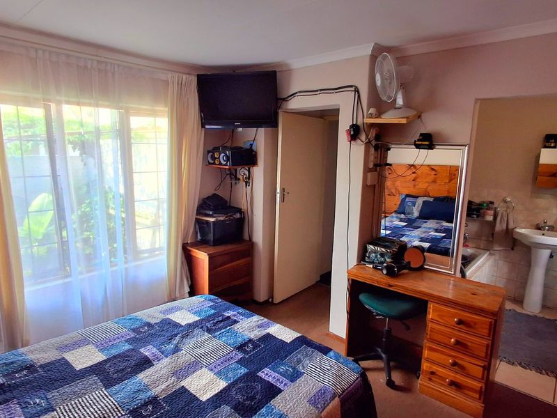 3-Bedroom, 2-Bathroom Townhouse Located in a Popular Security Complex in Vaalpark - Photo 7