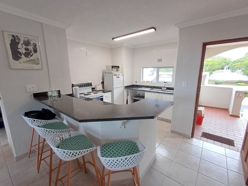 Top-Floor Apartment with Sea Views – Uvongo Main Beach  - Photo 6