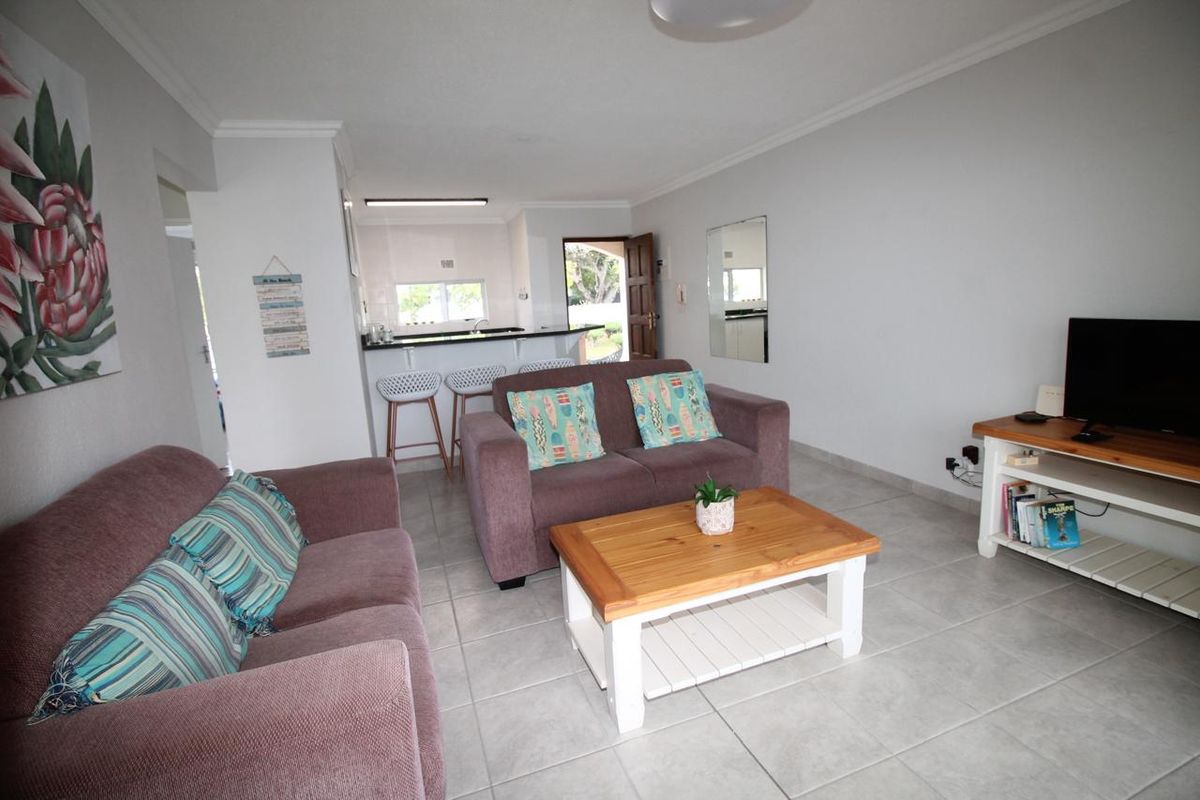 Top-Floor Apartment with Sea Views – Uvongo Main Beach  - Photo 5