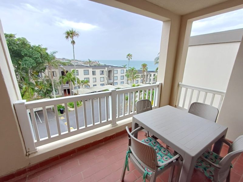 Top-Floor Apartment with Sea Views – Uvongo Main Beach  - Photo 2