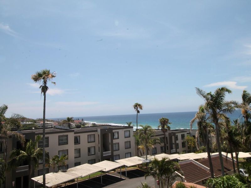 Top-Floor Apartment with Sea Views – Uvongo Main Beach  - Photo 1