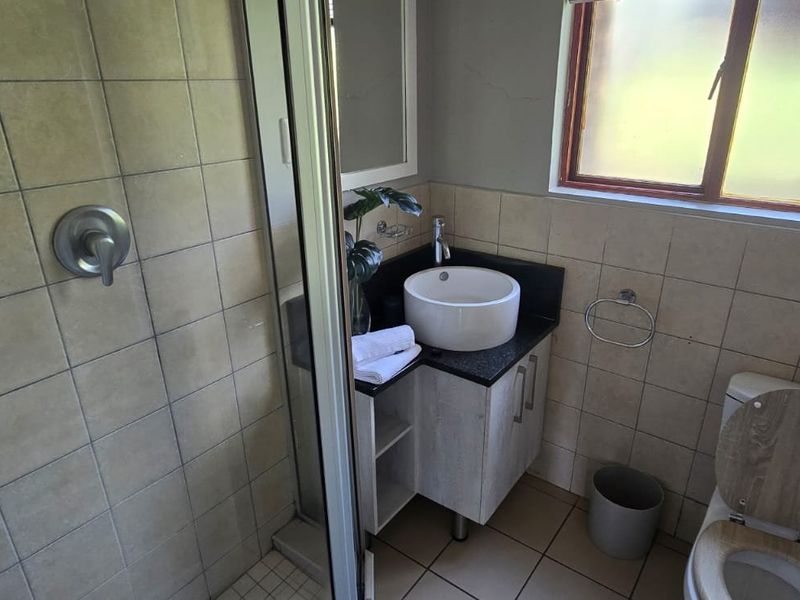 Newly Renovated Unit, Lock up And Go - Photo 8