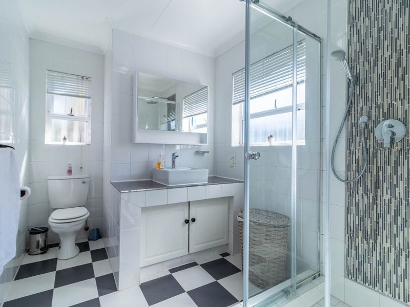 3 Bedroom House For Sale in Kensington - Photo 8