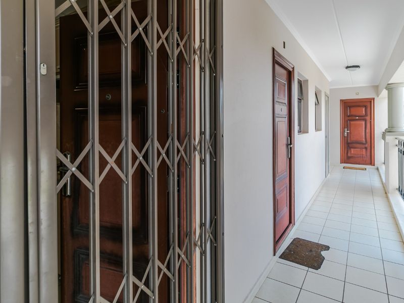 Modern Ground Floor 1 Bedroom Apartment with full bathrooms setup. - Photo 5