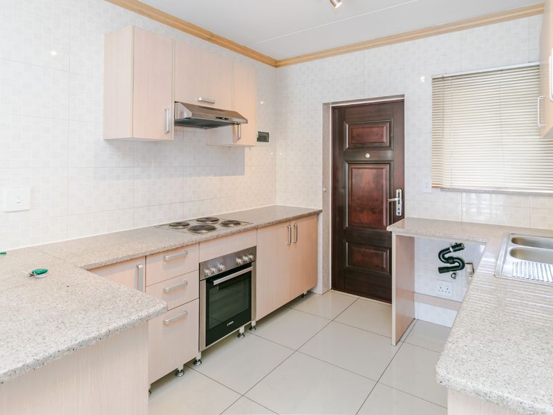 Modern Ground Floor 1 Bedroom Apartment with full bathrooms setup. - Photo 2