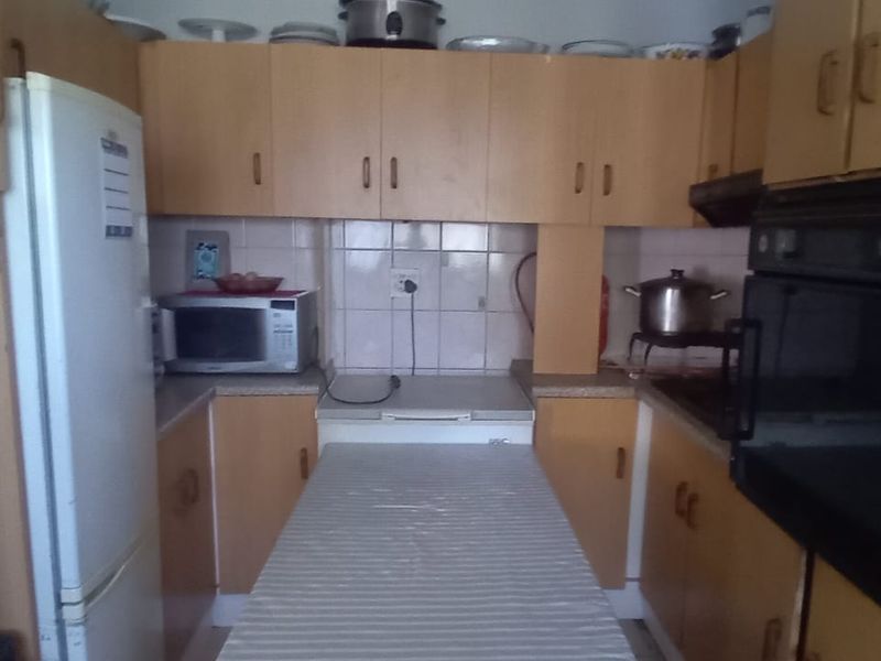 Family home with two bedroom flat  - Photo 7