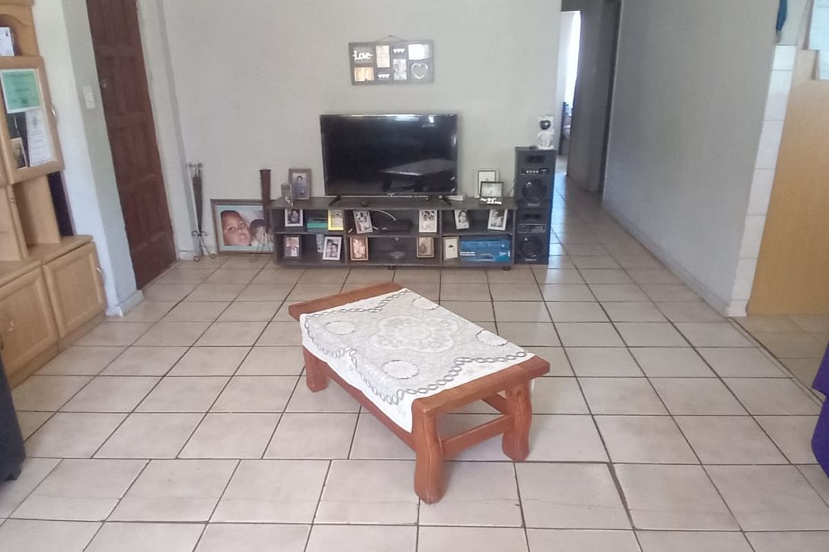 Family home with two bedroom flat  - Photo 5