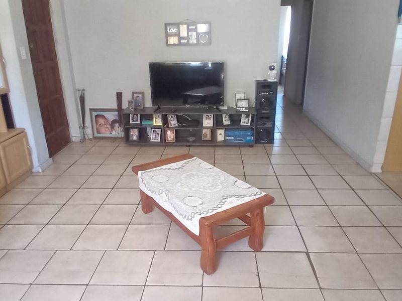 Family home with two bedroom flat  - Photo 5