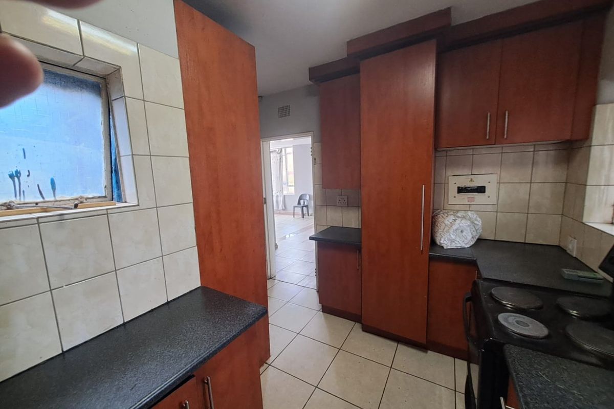 LARGEST Unit available in Top Class Arcadia - Photo 2