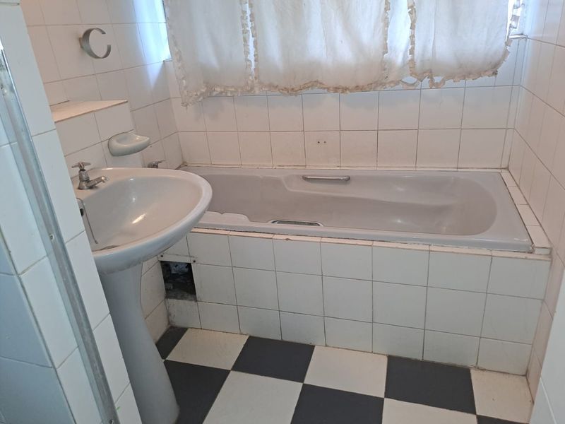 LARGEST Unit available in Top Class Arcadia - Photo 5