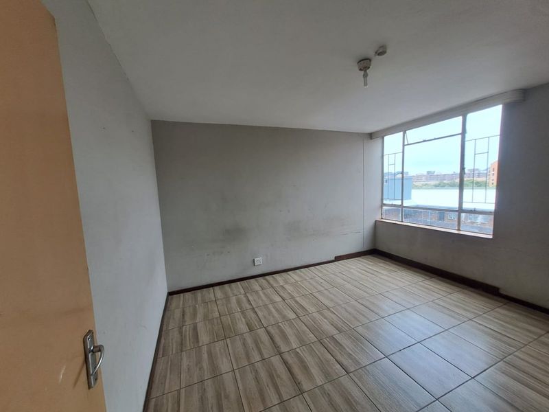 LARGEST Unit available in Top Class Arcadia - Photo 3