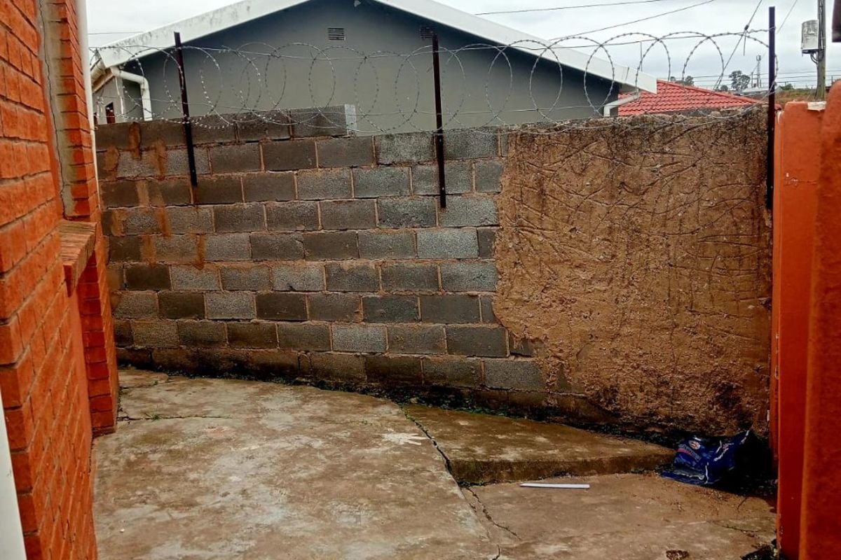 2 Bedroom House for Sale in Mdantsane - Photo 3