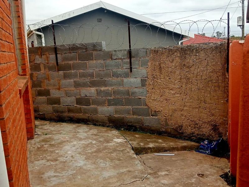 2 Bedroom House for Sale in Mdantsane - Photo 3