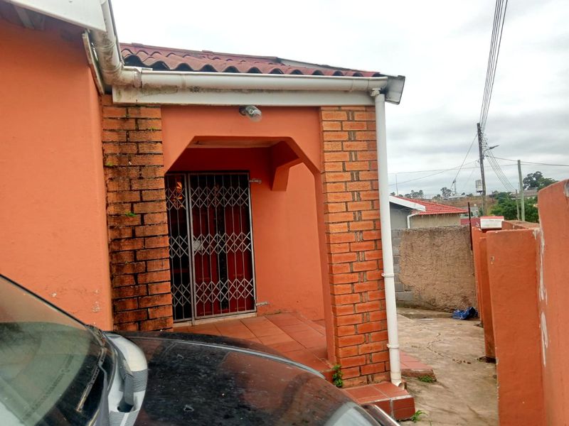 2 Bedroom House for Sale in Mdantsane - Photo 7