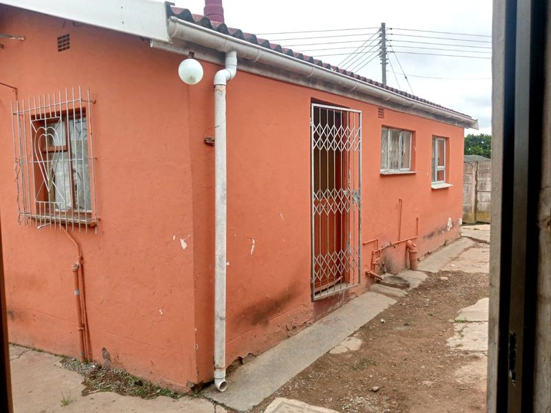 2 Bedroom House for Sale in Mdantsane - Photo 6