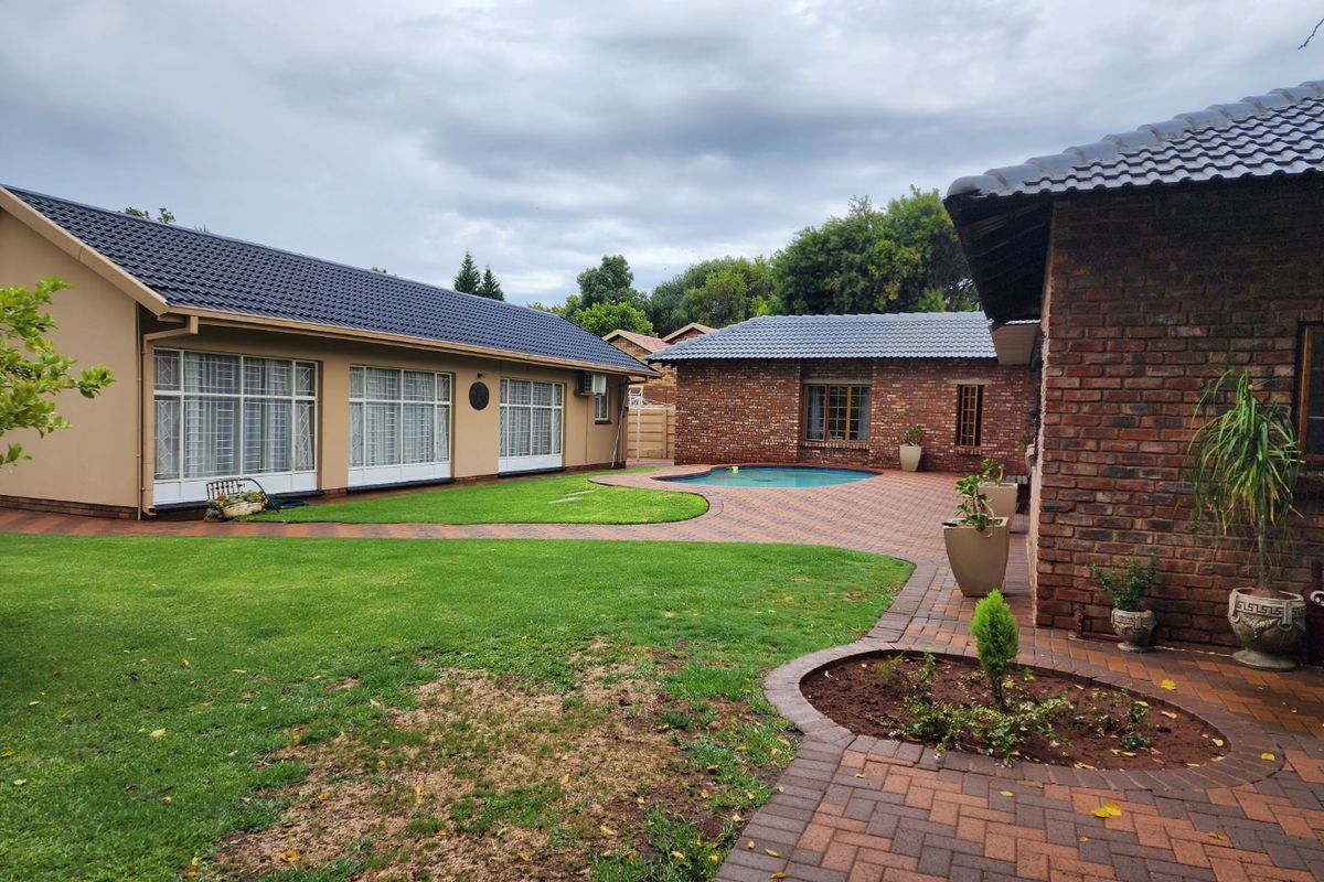 DUEL LIVING IN FLAMWOOD - Photo 5