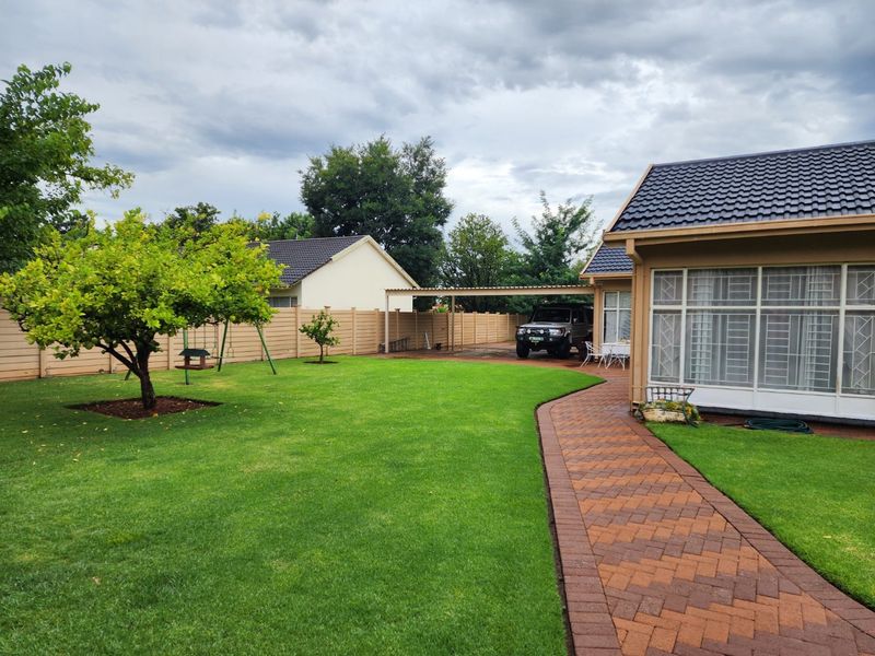 DUEL LIVING IN FLAMWOOD - Photo 6