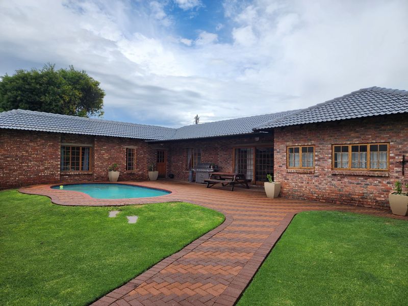 DUEL LIVING IN FLAMWOOD - Photo 4