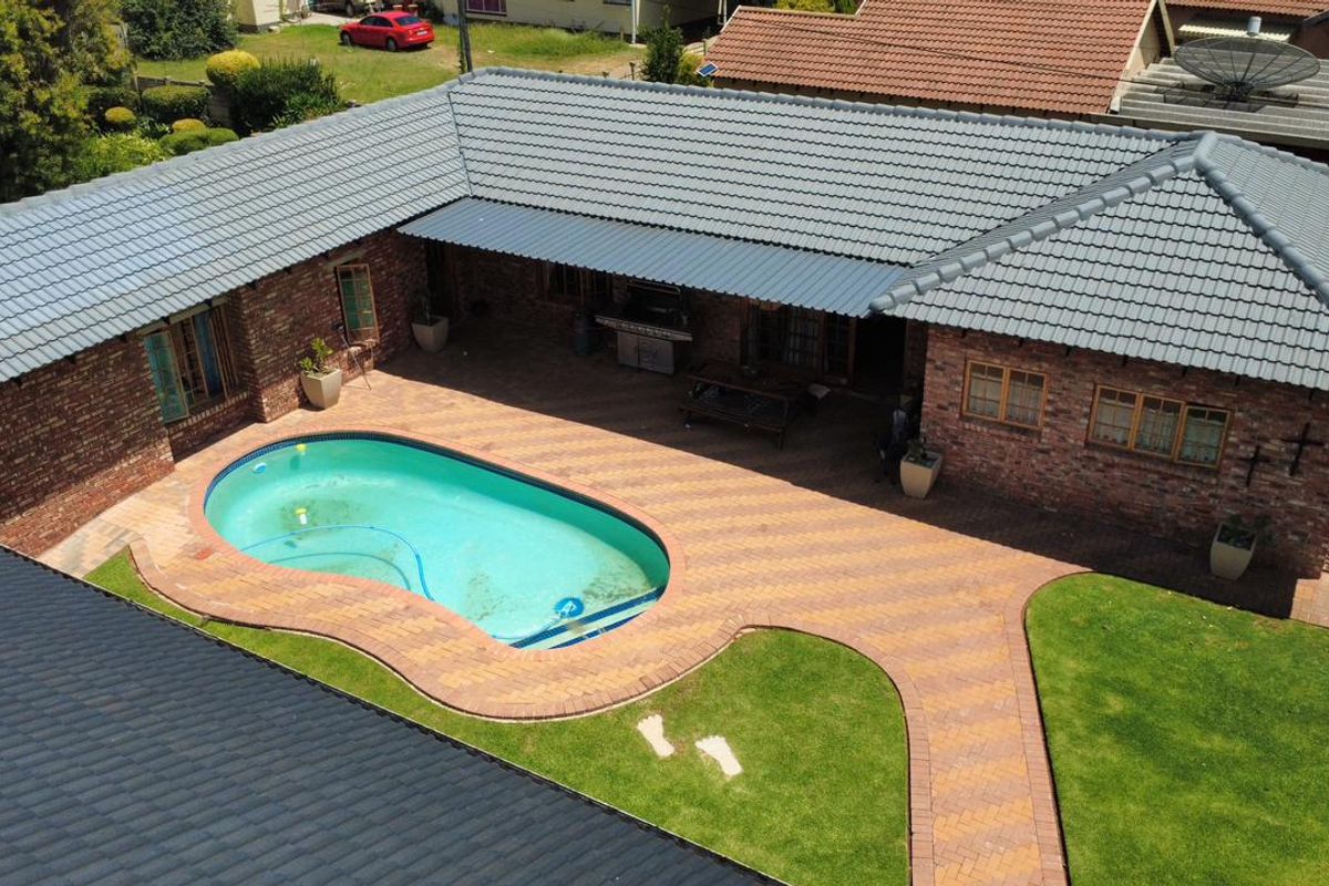 DUEL LIVING IN FLAMWOOD - Photo 2