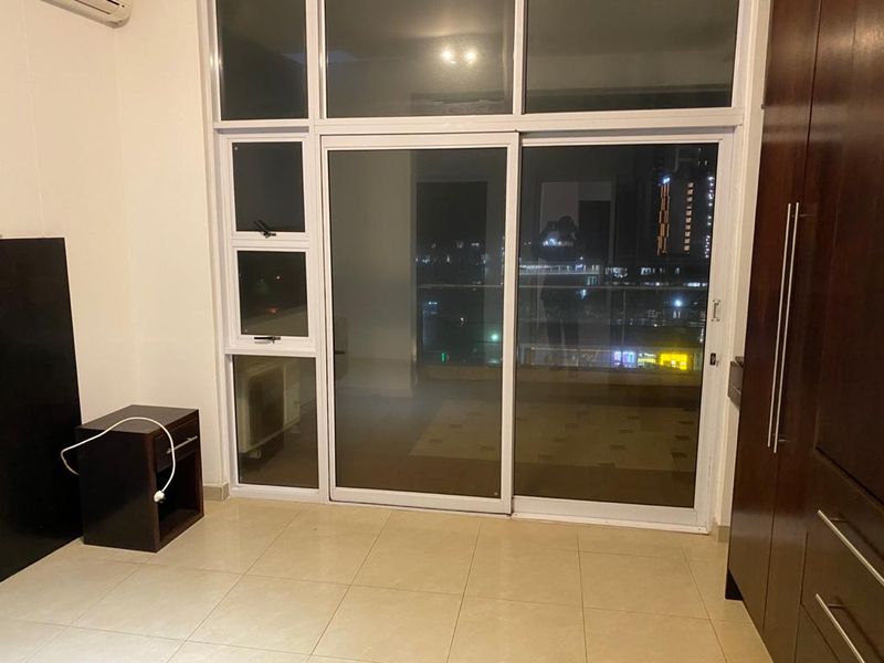 Secure, luxury 4 bedroom apartment in Umhlanga Ridge. - Photo 5