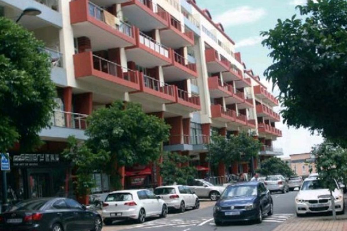 Secure, luxury 4 bedroom apartment in Umhlanga Ridge. - Photo 2