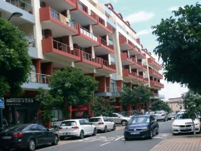 Secure, luxury 4 bedroom apartment in Umhlanga Ridge. - Photo 2