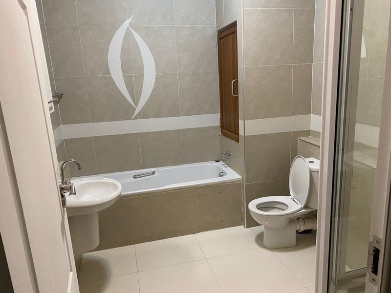 Secure, luxury 4 bedroom apartment in Umhlanga Ridge. - Photo 10