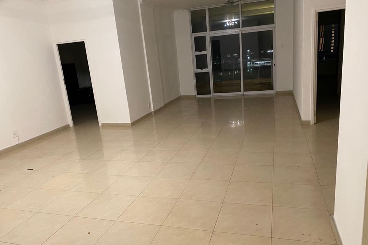 Secure, luxury 4 bedroom apartment in Umhlanga Ridge. - Photo 4