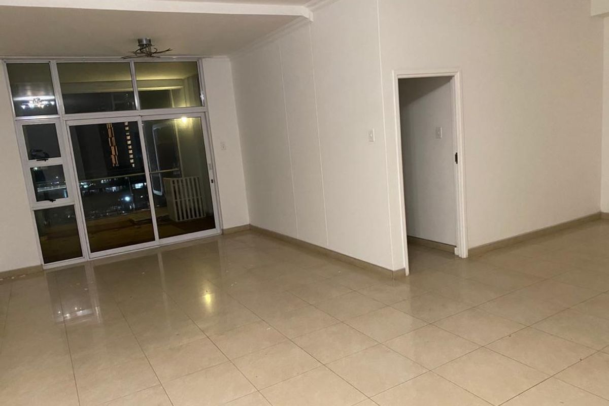 Secure, luxury 4 bedroom apartment in Umhlanga Ridge. - Photo 3