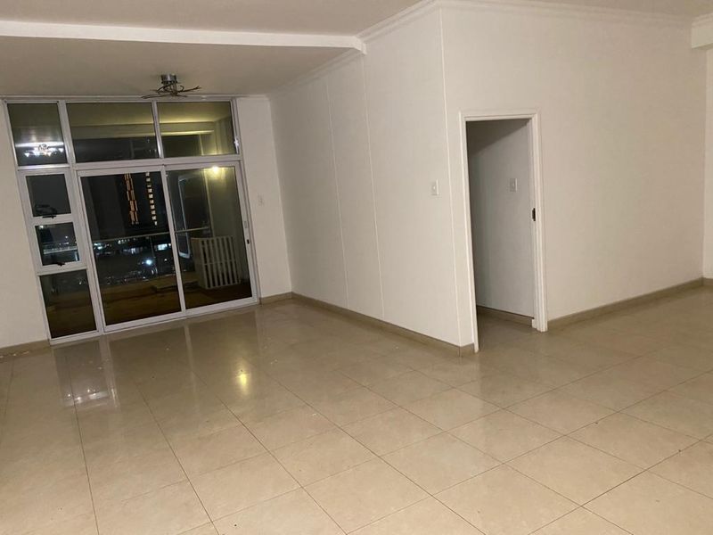 Secure, luxury 4 bedroom apartment in Umhlanga Ridge. - Photo 3