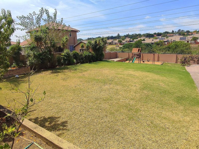 Family-Friendly 4-Bedroom Home in Secure Lifestyle Estate - Photo 3