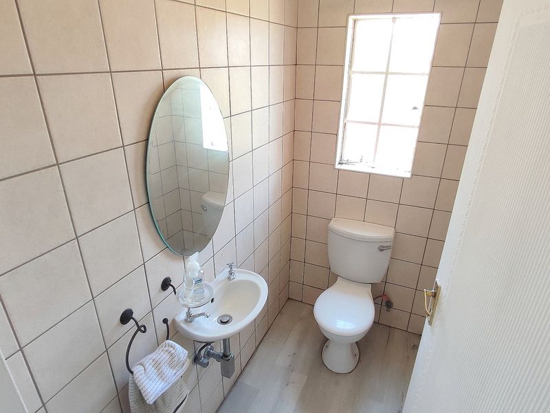 Family-Friendly 4-Bedroom Home in Secure Lifestyle Estate - Photo 9