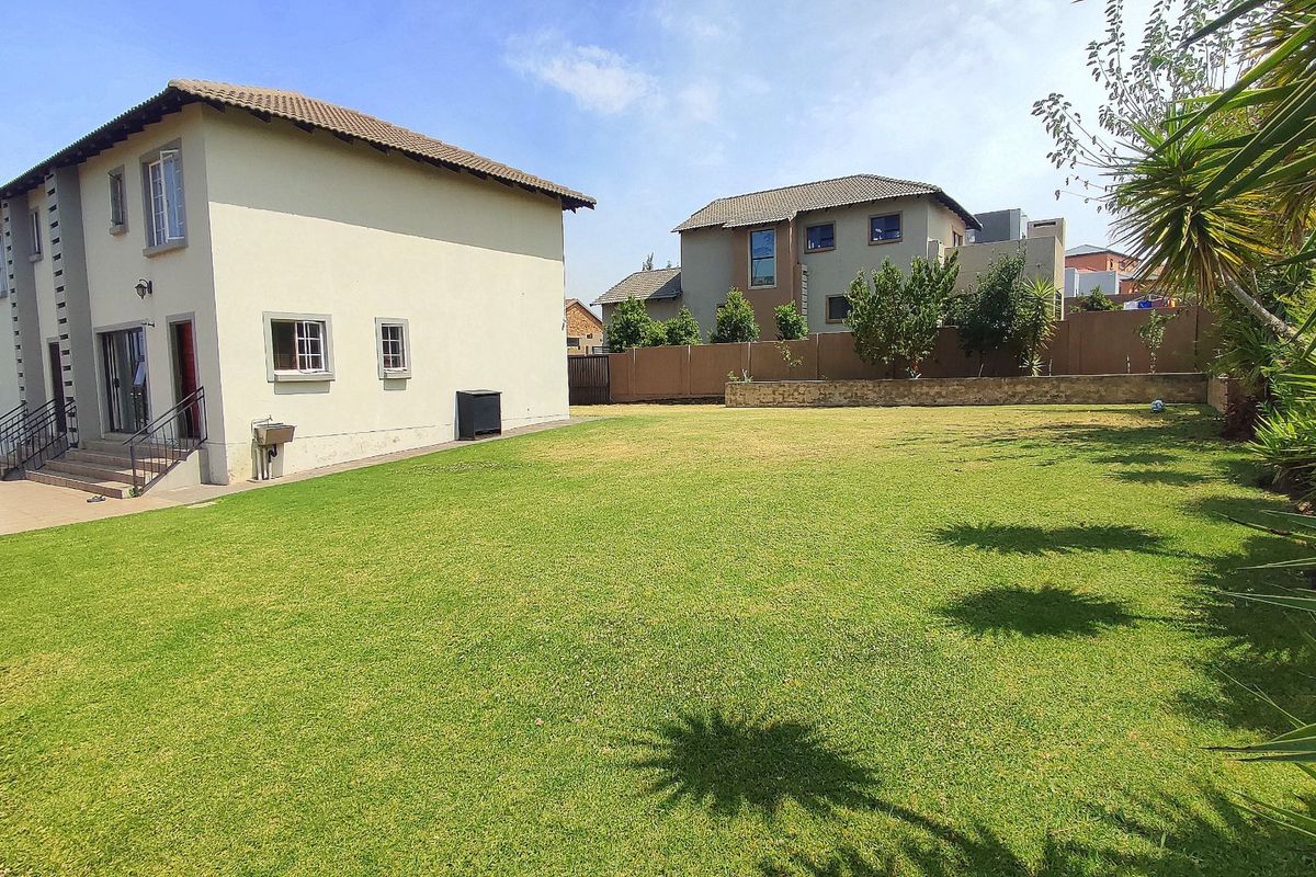 Family-Friendly 4-Bedroom Home in Secure Lifestyle Estate - Photo 4