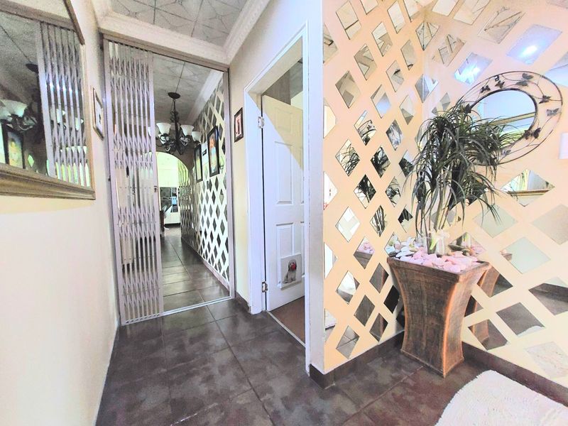 Classy, Convenient and Practical Home in Parkside - Photo 5