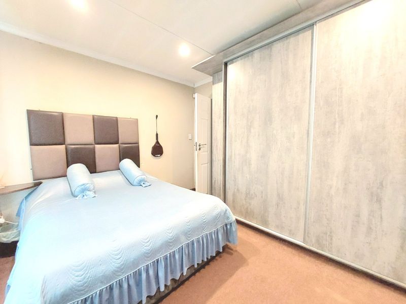 Classy, Convenient and Practical Home in Parkside - Photo 9