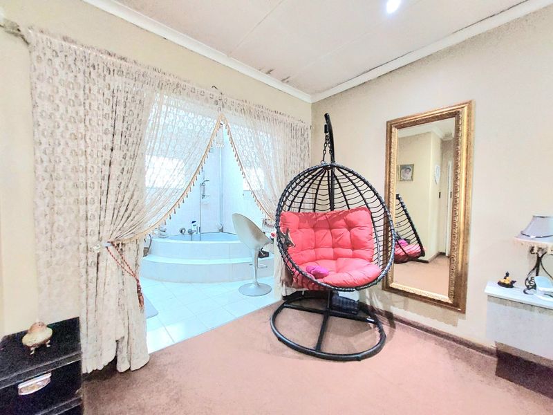 Classy, Convenient and Practical Home in Parkside - Photo 7