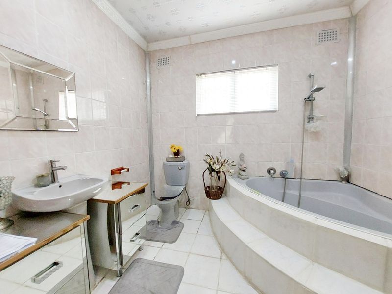 Classy, Convenient and Practical Home in Parkside - Photo 8