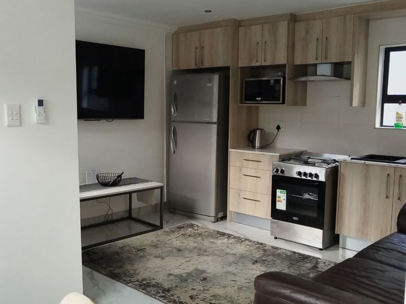 Modern and Private apartment! Available Now! - Photo 2