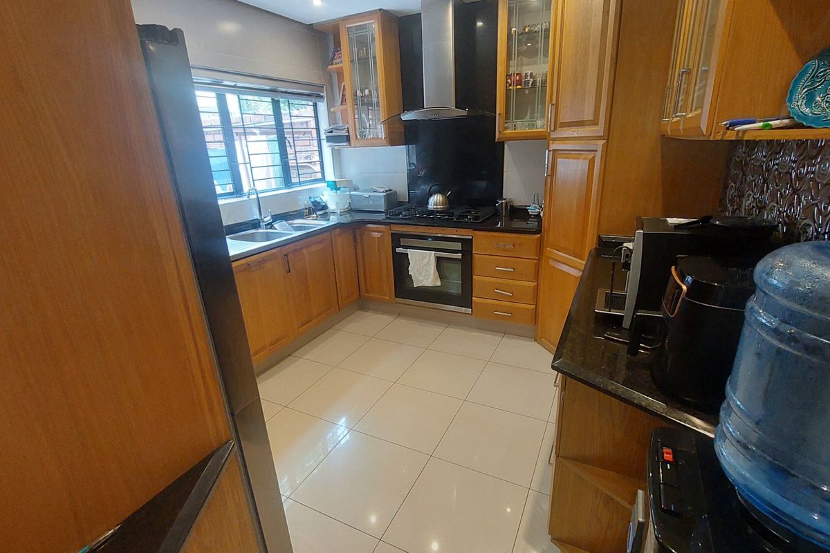 Beautiful spacious Duplex for sale in Westville - Photo 4