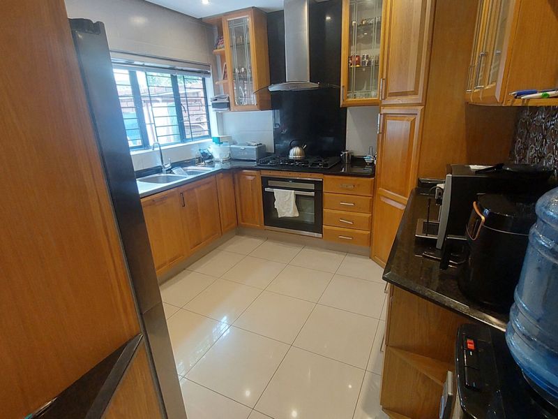 Beautiful spacious Duplex for sale in Westville - Photo 4