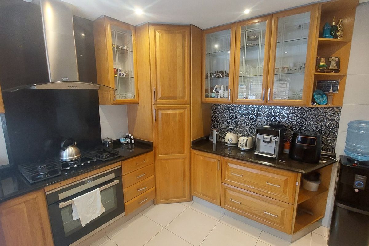 Beautiful spacious Duplex for sale in Westville - Photo 2