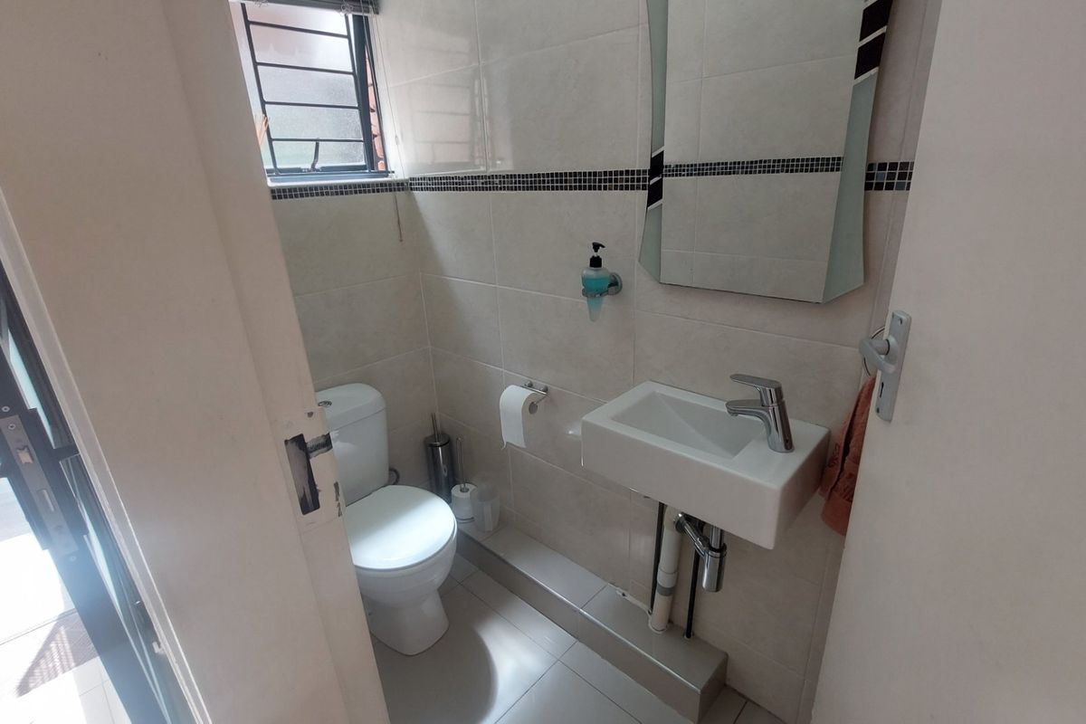 Beautiful spacious Duplex for sale in Westville - Photo 5