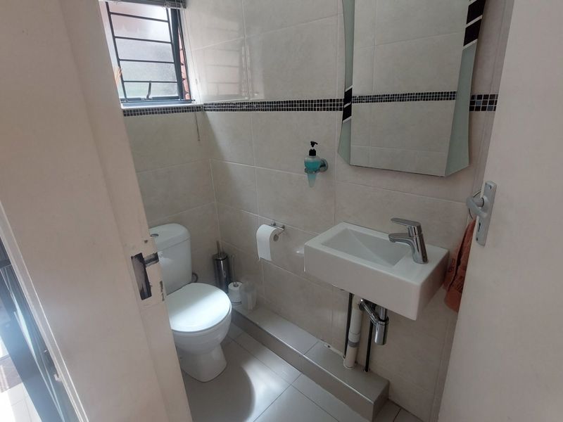 Beautiful spacious Duplex for sale in Westville - Photo 5