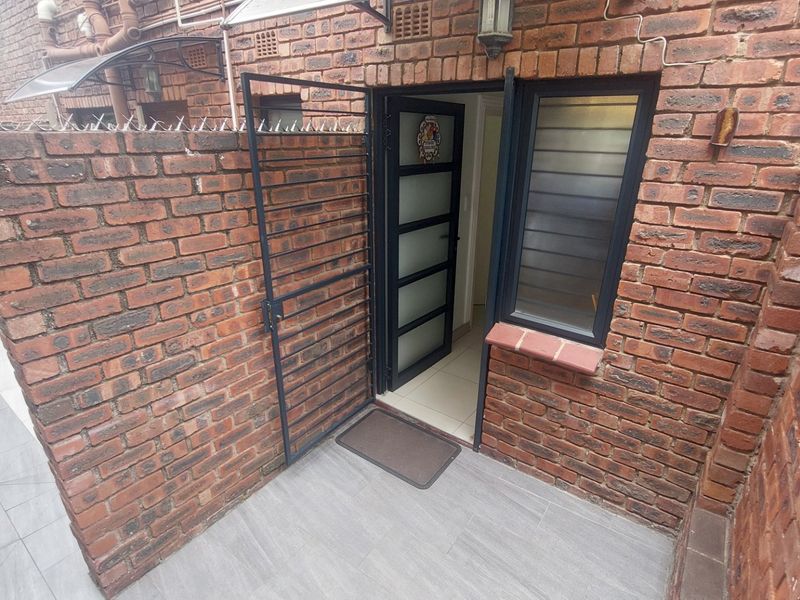 Beautiful spacious Duplex for sale in Westville - Photo 10